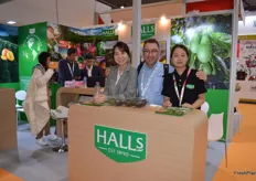 The ladies from Halls with Michael Frans from Seeka.