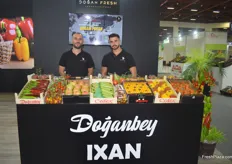 The team of Dogan Fresh. They export tomatoes, peppers, zuchini and cucumbers to Russia, Europe, Dubai and Ukraine.