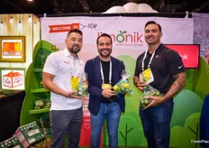 Norberto Chacon, Alfonso Sandoval Alejos, and Alex Landin with Limonik, focusing on limes.