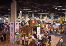 An overview of the show floor.