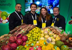 Team Delina Fresh behind a beautiful display of tropical and exotic fruits. From left to right: Robert Ozug, Francisco Gallo, Deborah Dijkhuizen and Jim Burnette.