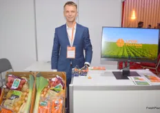 Michal Gulczynski from Polfarm invested heavily in growing mini snack carrots that are sweeter and it makes them the only ones in Poland to grow and sell this type of carrot. The variety is obtained from Denmark and is difficult and very intensive to grow with 12 million seeds per hectare.