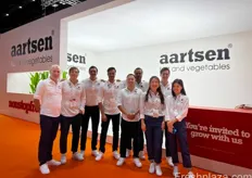 The global team of Aartsen Fruit & Vegetables with to the left Jack Aartsen, CEO, and Menno van Breemen. The group is a mix of Dutch and Hong Kong team members. The company has a trading office to supply China and Asia.