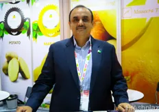 Mandaris, potatoes, onions and mangoes are key items for NationalFruit from Pakistan. On the photo is the company's director Shoaib Ahmad. 