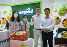 Evergood Corporation from South Korea exports fresh fruits to the region, including Shine Muskat grapes and pears. On the photo are Seri, Leng, Shawn Eom and Minho.