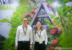 Swing Organic holds the exclusive marketing license in over seventy countries globally. On the photo are Philippe Raynaud and Fanny Lemorlec.