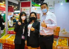Pong Pong and Rosanne Ong from Sunrose Private Limited together with David Tang from SinoFruits.